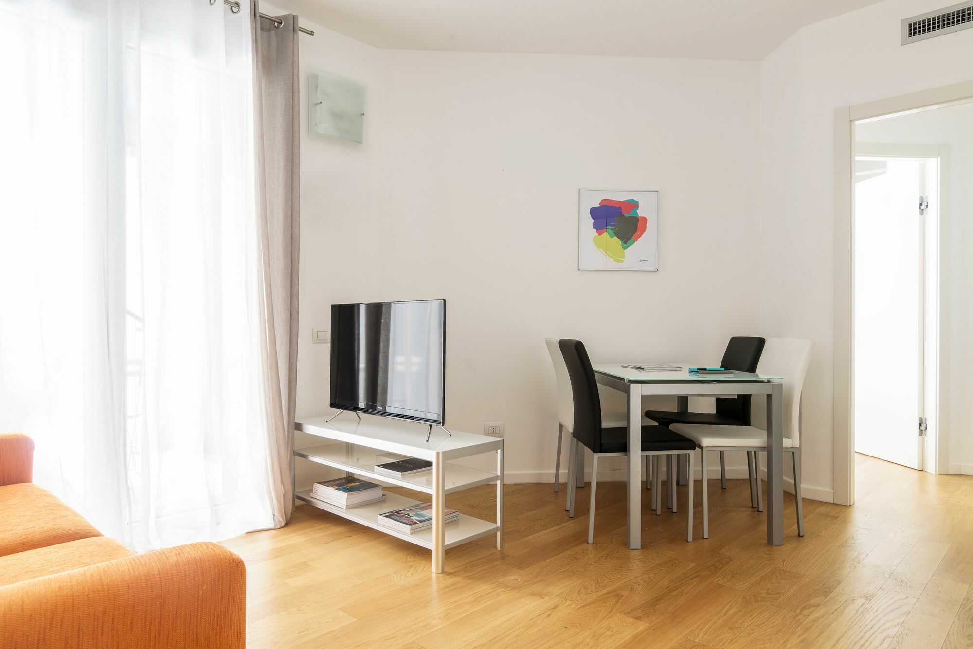 Joivy Sunny 1-Bed Flat With Balcony Apartment Milano Exterior foto